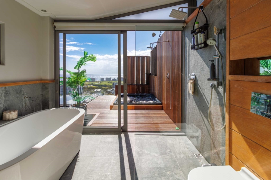 4 Bedroom Property for Sale in Green Point Western Cape